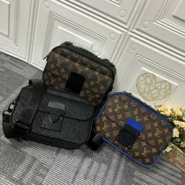 Picture of LV Mens Bags _SKUfw100363432fw